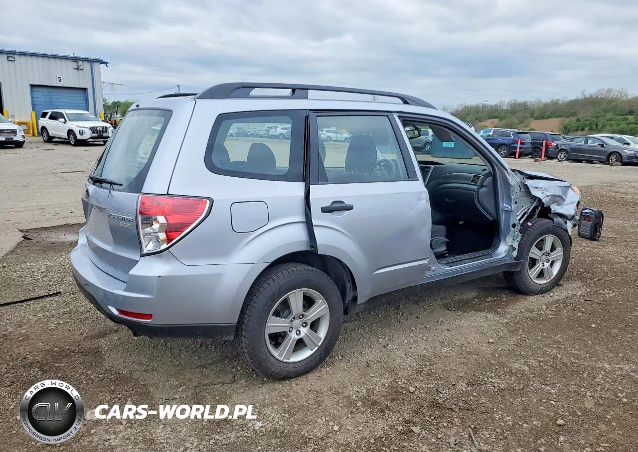 2013 Subaru Forester 2.5X VIN:JF2SHABC2DH425419 - 3