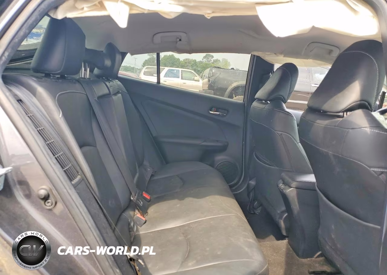 2021 Toyota Prius Prime Limited VIN:JTDKAMFP9M3166930 - 10