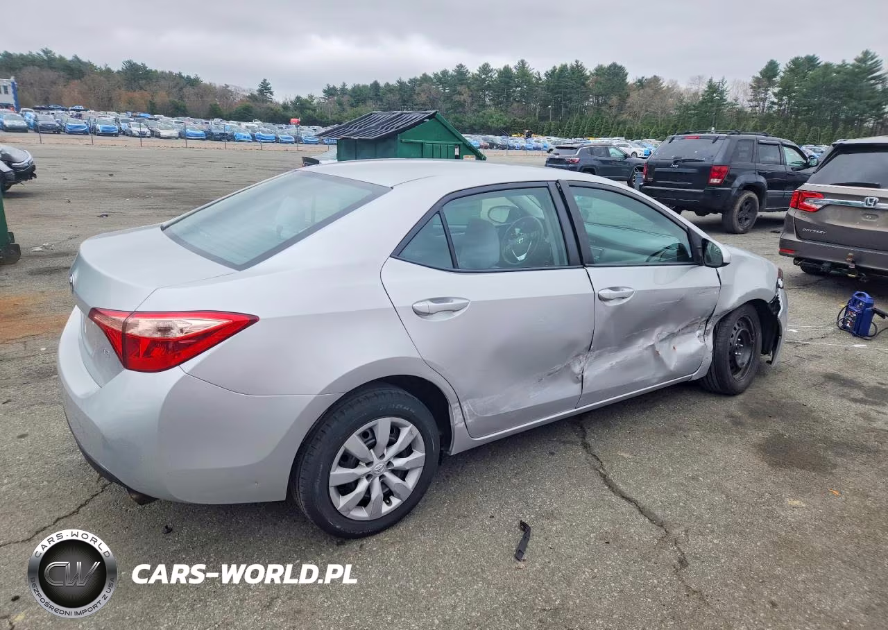 2017 Toyota Corolla Le VIN:2T1BURHE7HC832583 - 3
