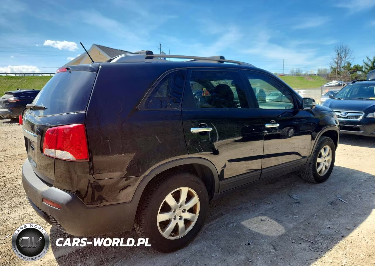 2011 Kia Sorento Lx VIN:5XYKT4A1XBG174637 - 3