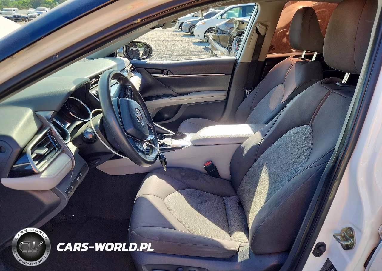 2020 Toyota Camry Le VIN:4T1C11AK6LU342741 - 7
