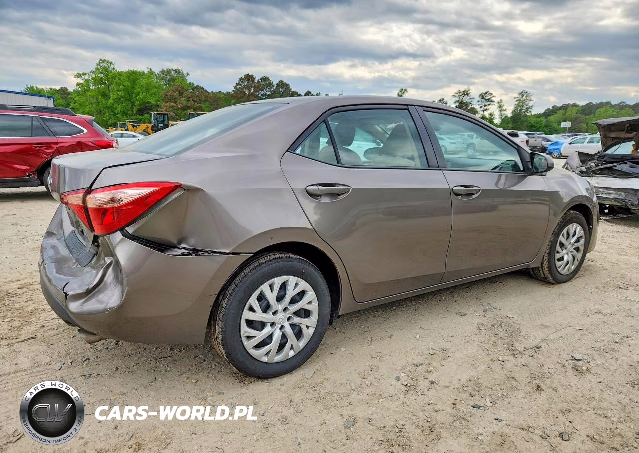 2017 Toyota Corolla Le VIN:5YFBURHE1HP736951 - 3