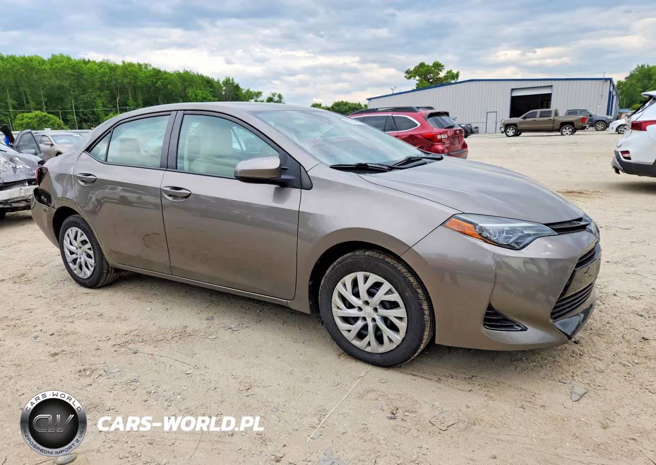2017 Toyota Corolla Le VIN:5YFBURHE1HP736951 - 4