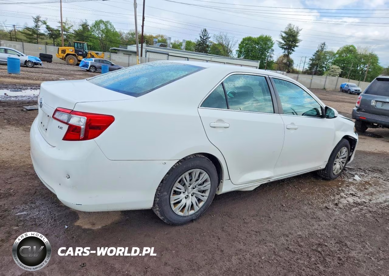 2014 Toyota Camry Le VIN:4T4BF1FK1ER359963 - 3