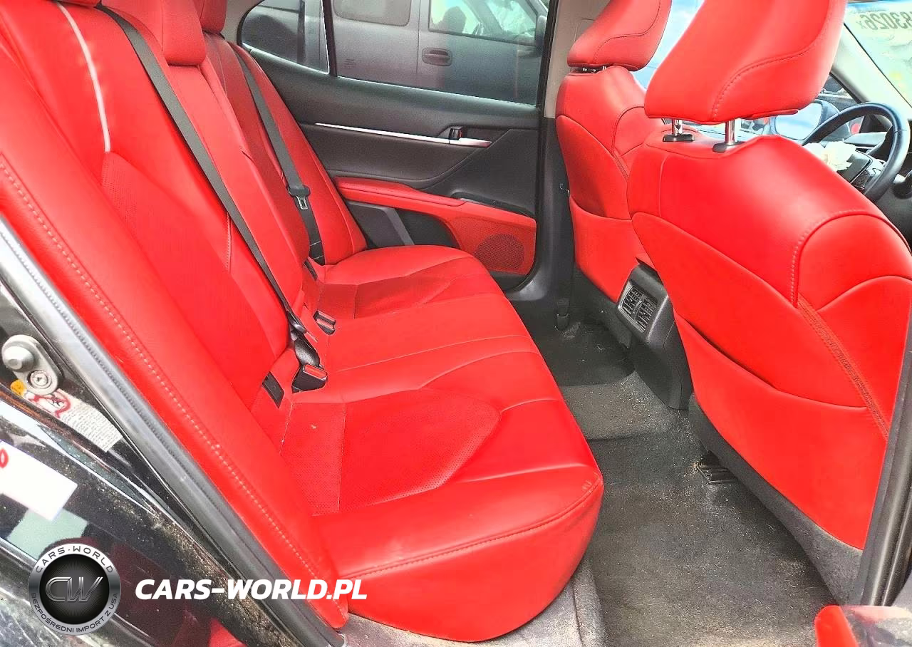 2018 Toyota Camry Xse VIN:4T1B61HKXJU117089 - 10