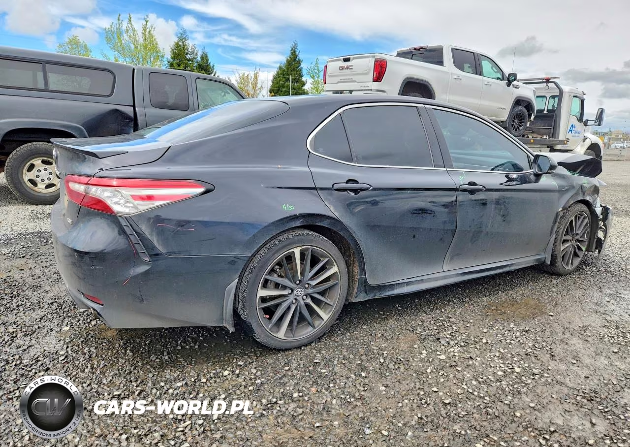 2018 Toyota Camry Xse VIN:4T1B61HKXJU117089 - 3