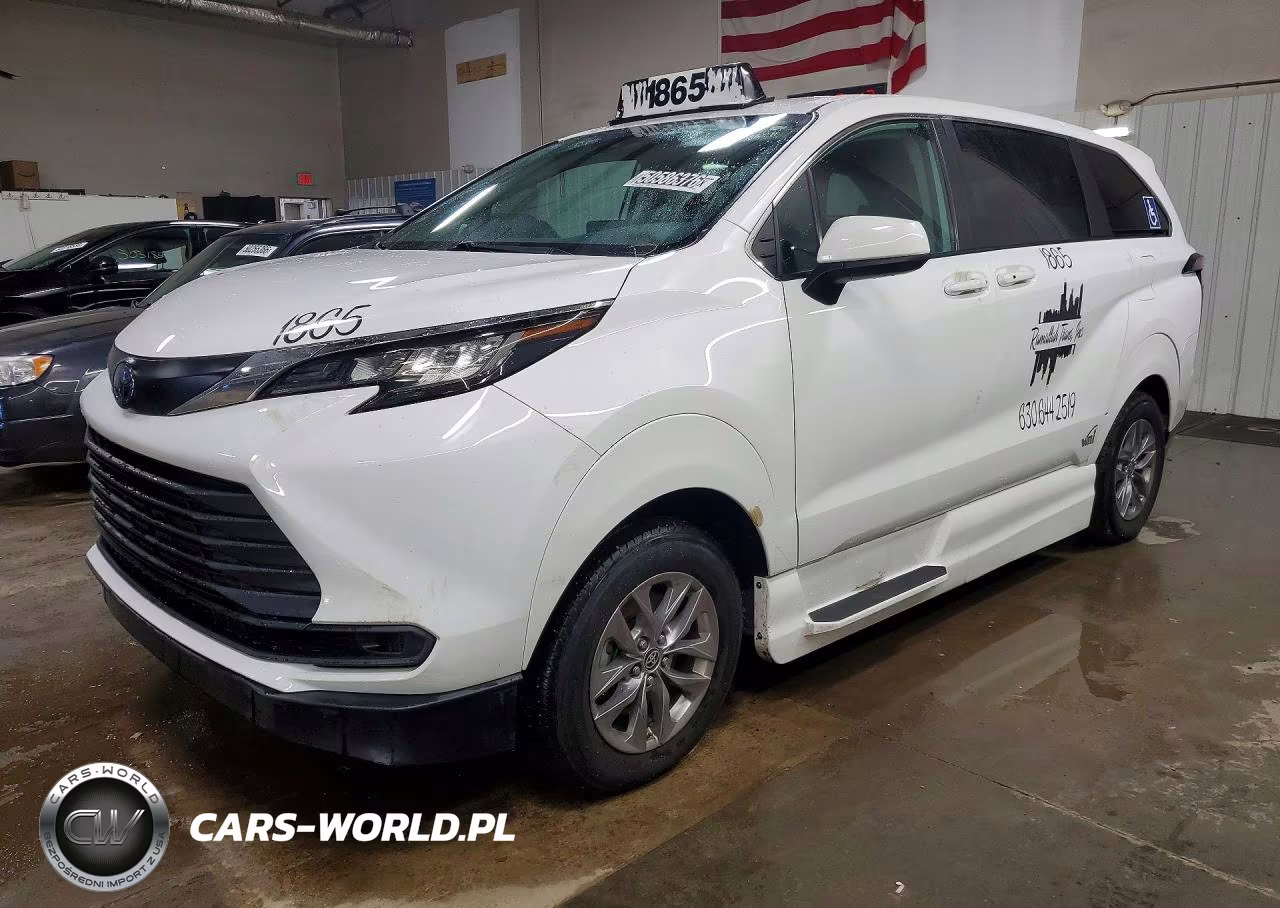2023 Toyota Sienna Le – zdjęcie 1 z 13