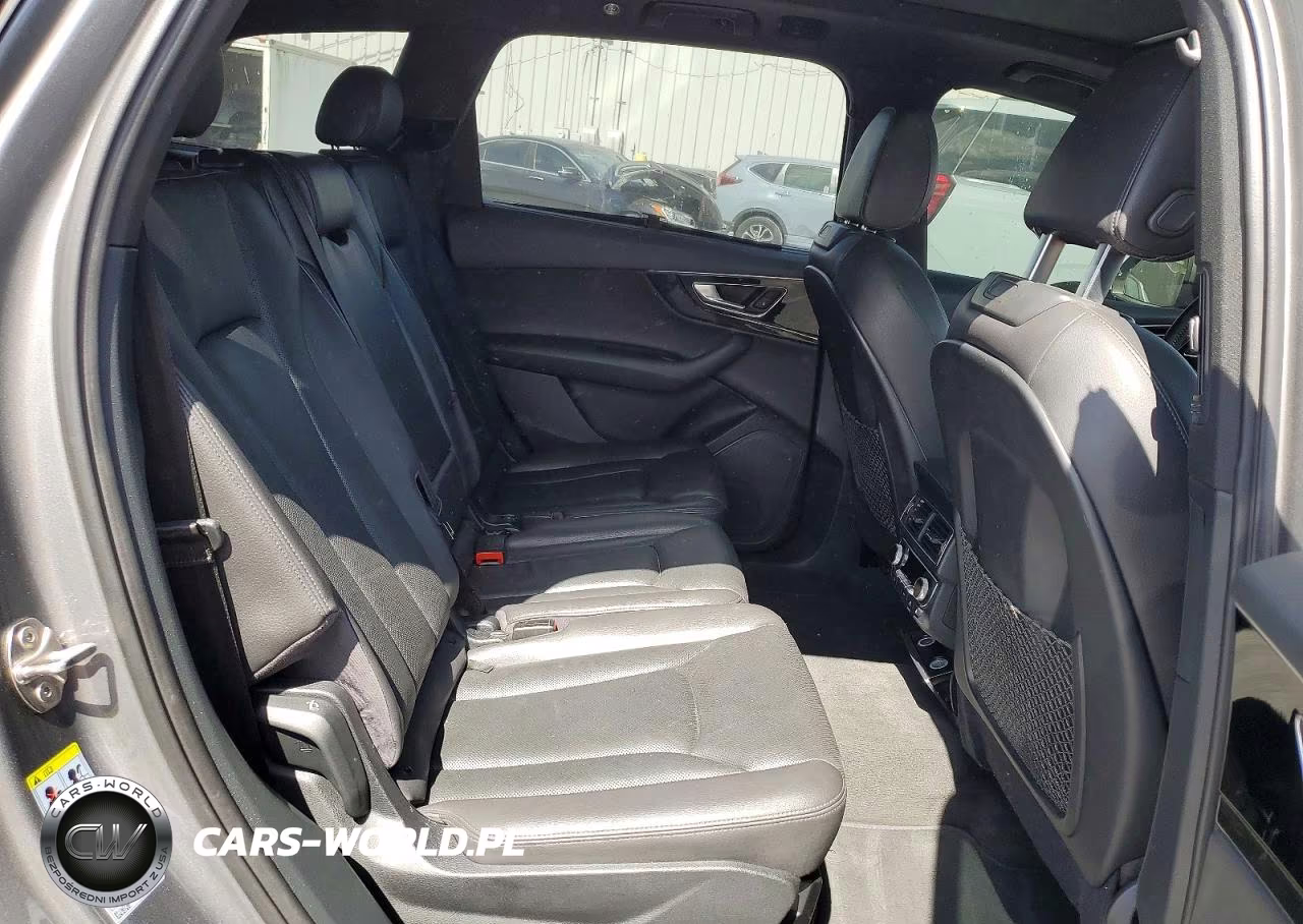 2017 Audi Q7 VIN:WA1LAAF7XHD033655 - 11