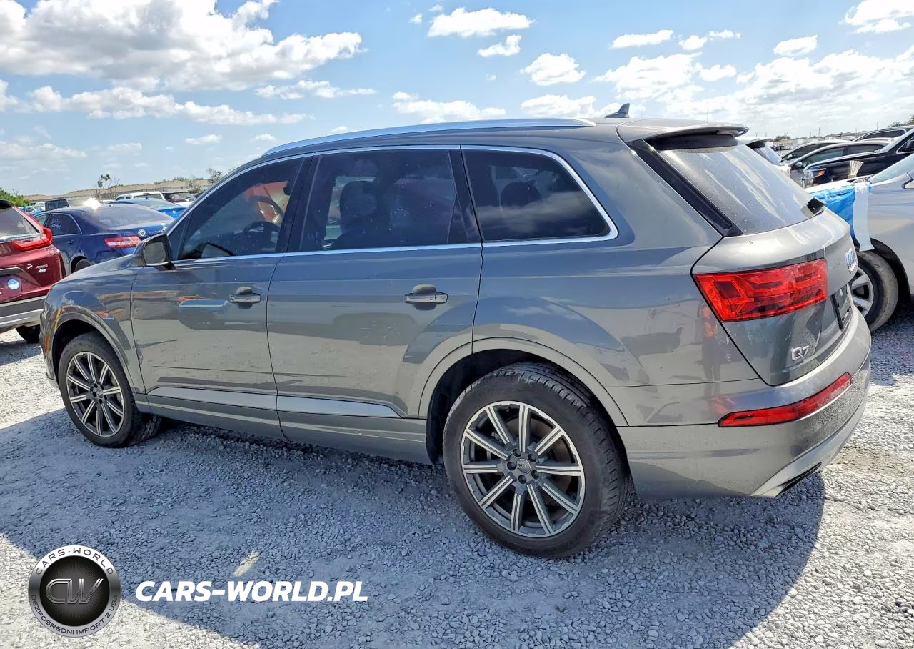 2017 Audi Q7 VIN:WA1LAAF7XHD033655 - 2
