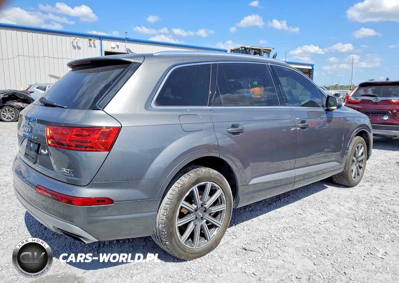 2017 Audi Q7 VIN:WA1LAAF7XHD033655 - 3