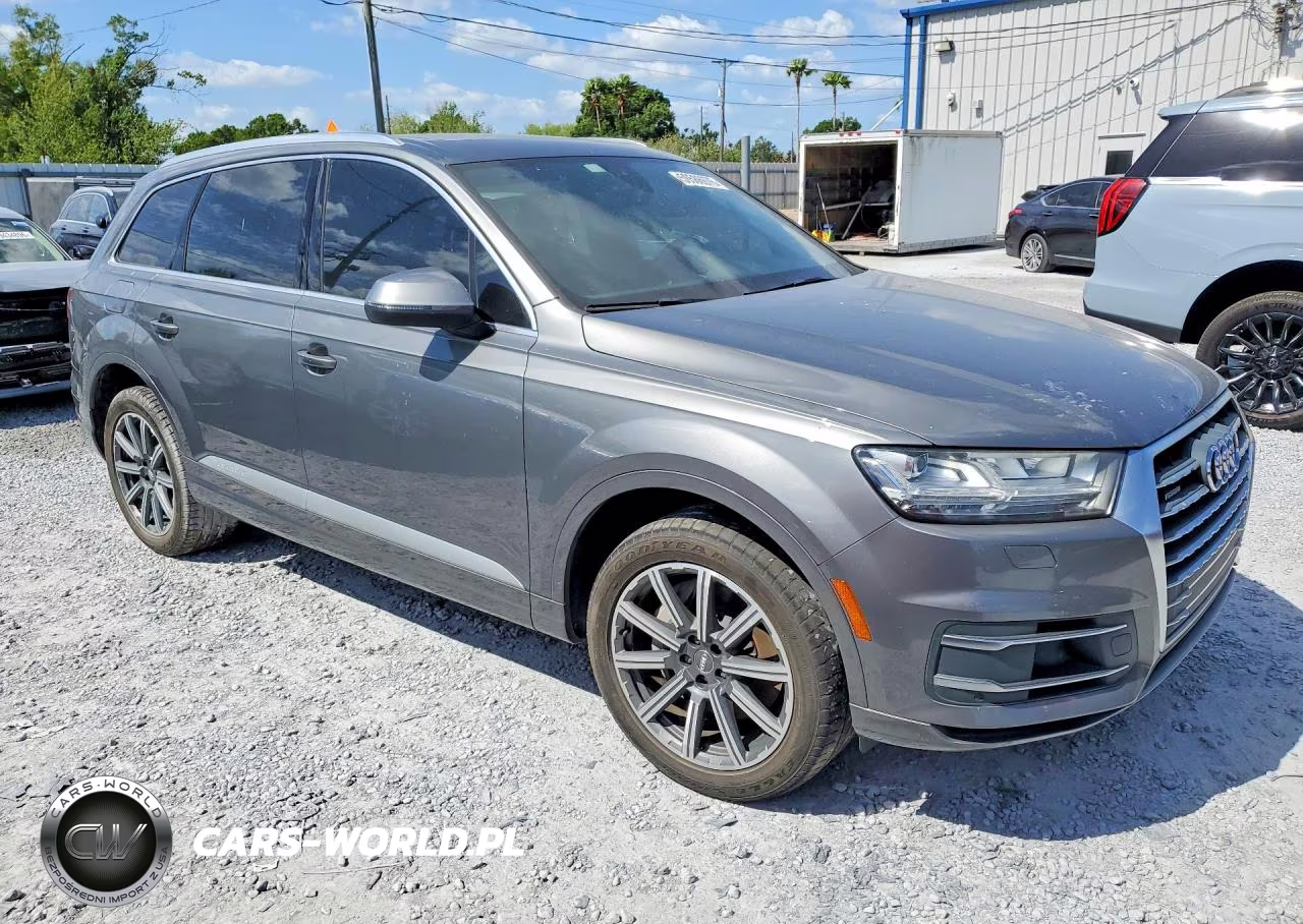 2017 Audi Q7 VIN:WA1LAAF7XHD033655 - 4