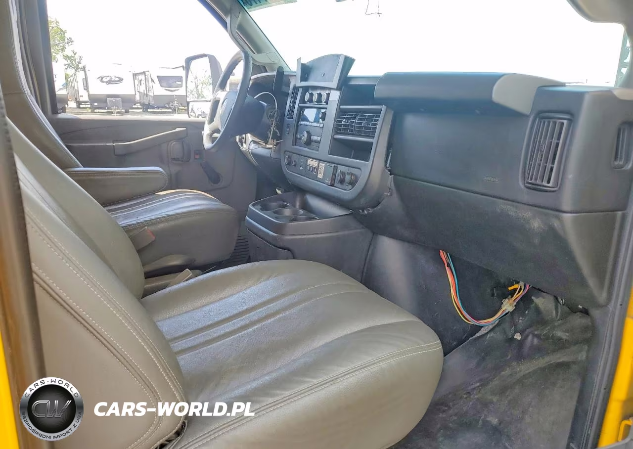 2018 GMC Savana Cutaway G3500 VIN:1GD07RFP1J1901437 - 10