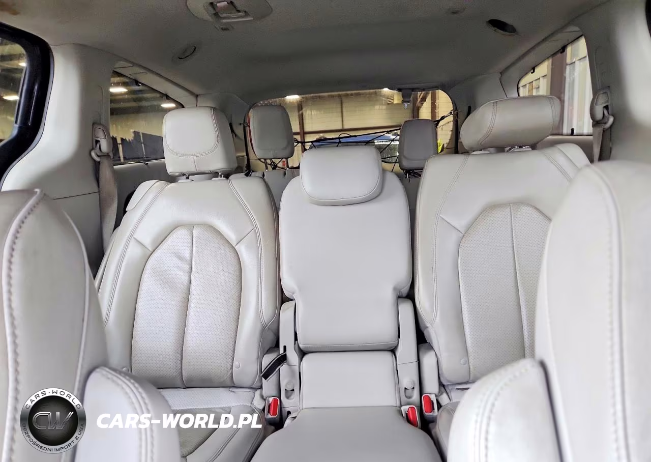 2019 Chrysler Pacifica Touring L VIN:2C4RC1BG0KR523882 - 10