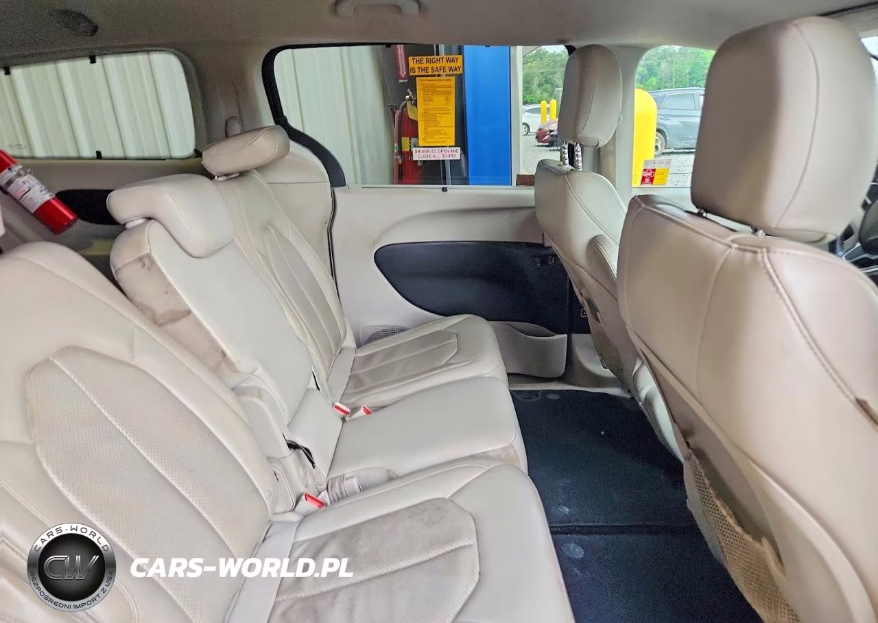 2019 Chrysler Pacifica Touring L VIN:2C4RC1BG0KR523882 - 11
