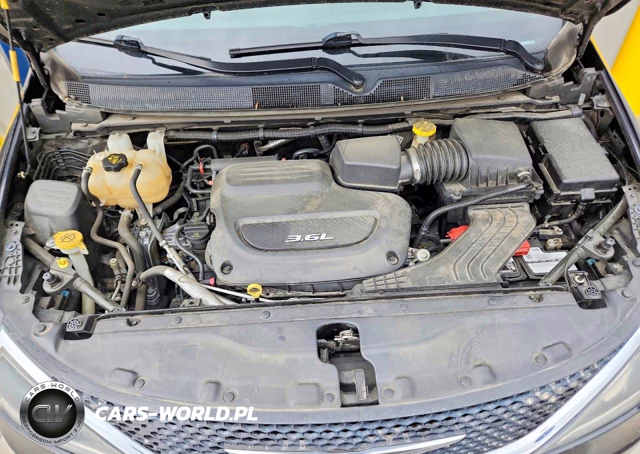 2019 Chrysler Pacifica Touring L VIN:2C4RC1BG0KR523882 - 12