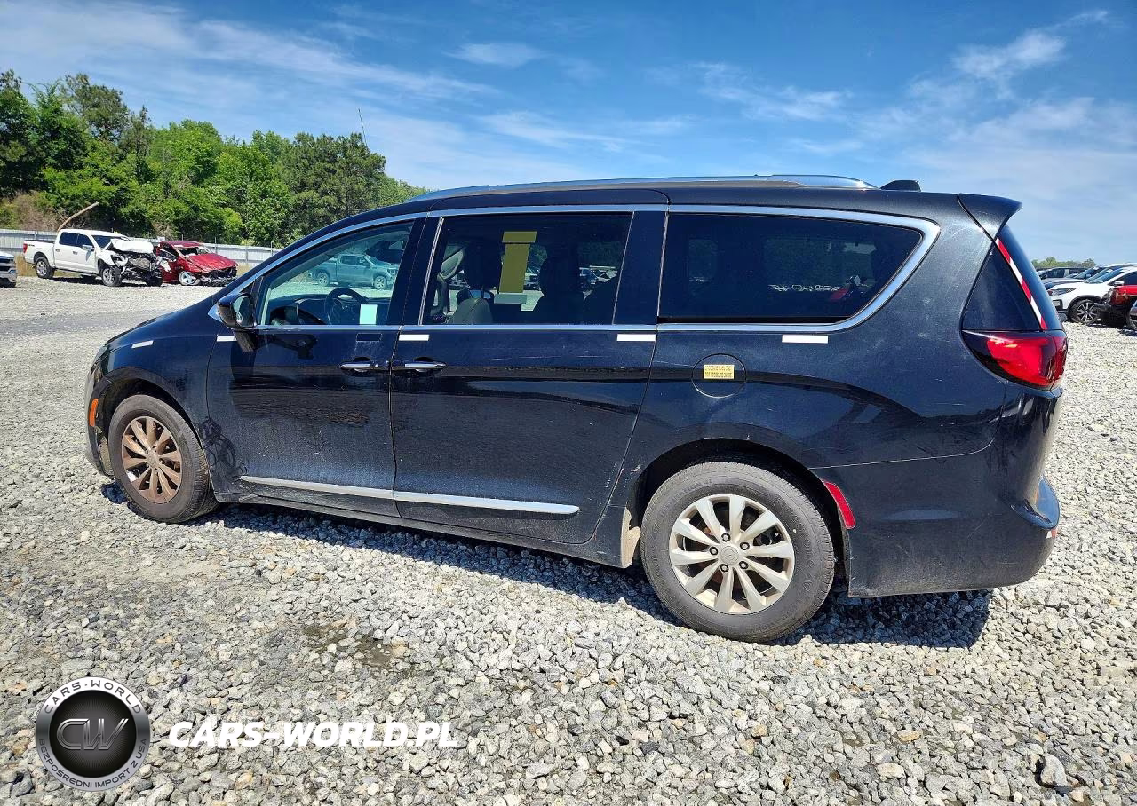 2019 Chrysler Pacifica Touring L VIN:2C4RC1BG0KR523882 - 2