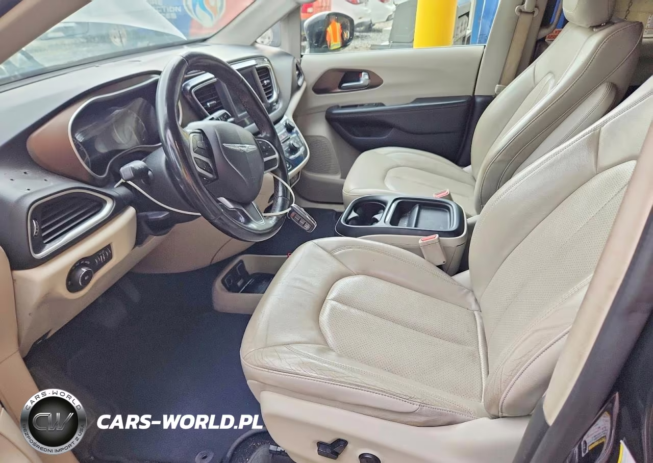 2019 Chrysler Pacifica Touring L VIN:2C4RC1BG0KR523882 - 7
