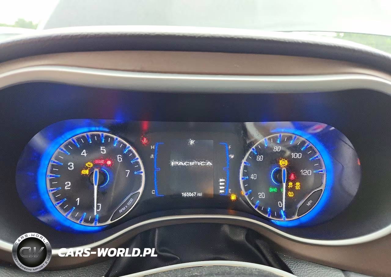 2019 Chrysler Pacifica Touring L VIN:2C4RC1BG0KR523882 - 9