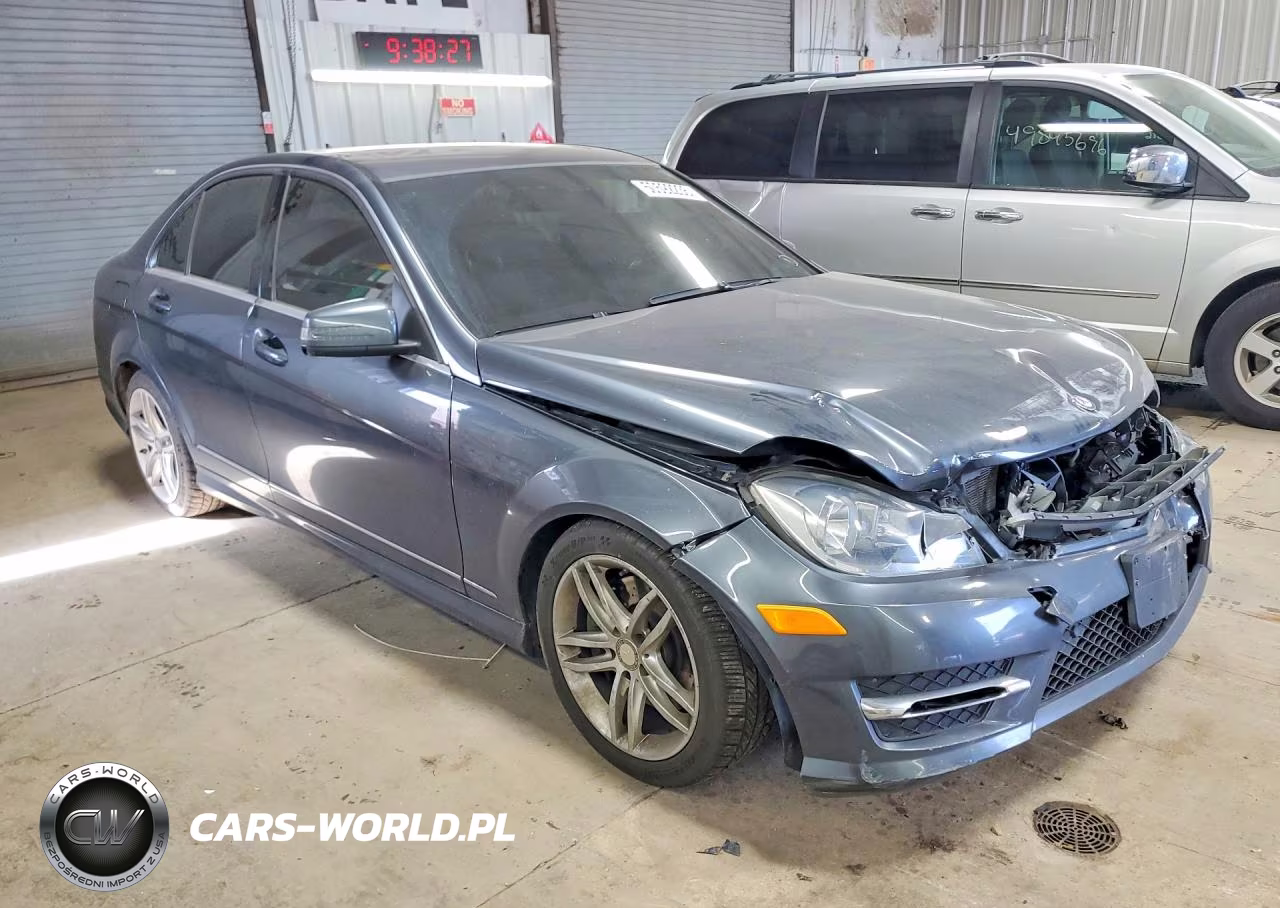 2013 Mercedes-Benz C 300 4Matic VIN:WDDGF8AB7DA812977 - 4