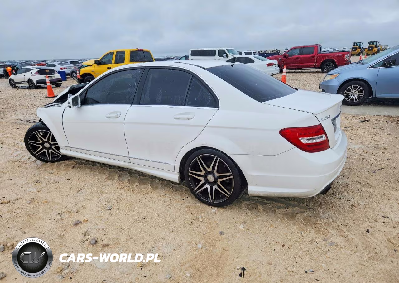 2013 Mercedes-Benz C 250 VIN:WDDGF4HB6DA828912 - 2