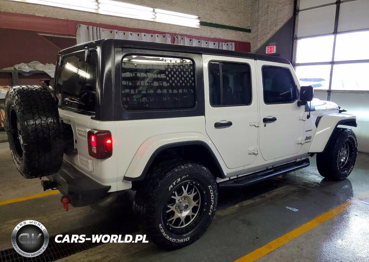 2019 Jeep Wrangler Unlimited Sahara VIN:1C4HJXEG1KW534297 - 3