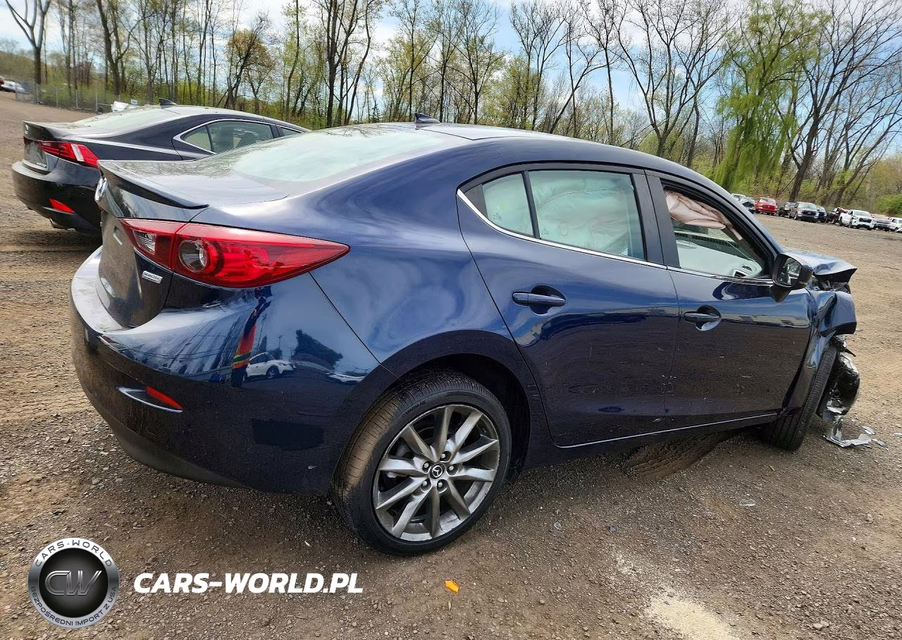 2018 Mazda 3 Touring VIN:3MZBN1V33JM256552 - 3