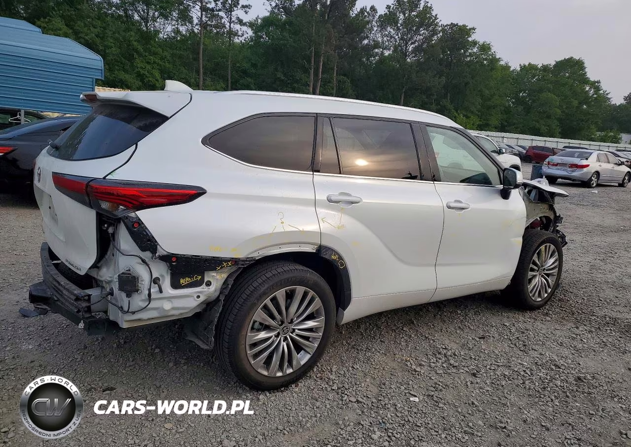 2022 Toyota Highlander Platinum VIN:5TDFZRAH4NS130571 - 3