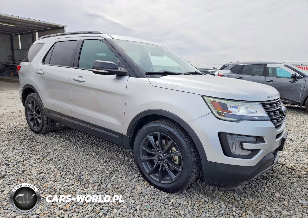2017 Ford Explorer Xlt VIN:1FM5K8D86HGE11545 - 4