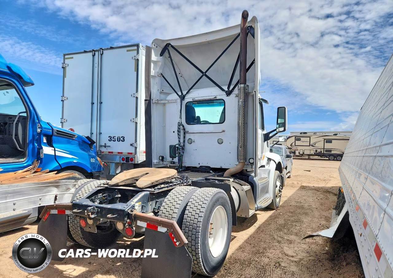 2018 Peterbilt 579 Semi Truck VIN:1XPBA48X3JD477934 - 4