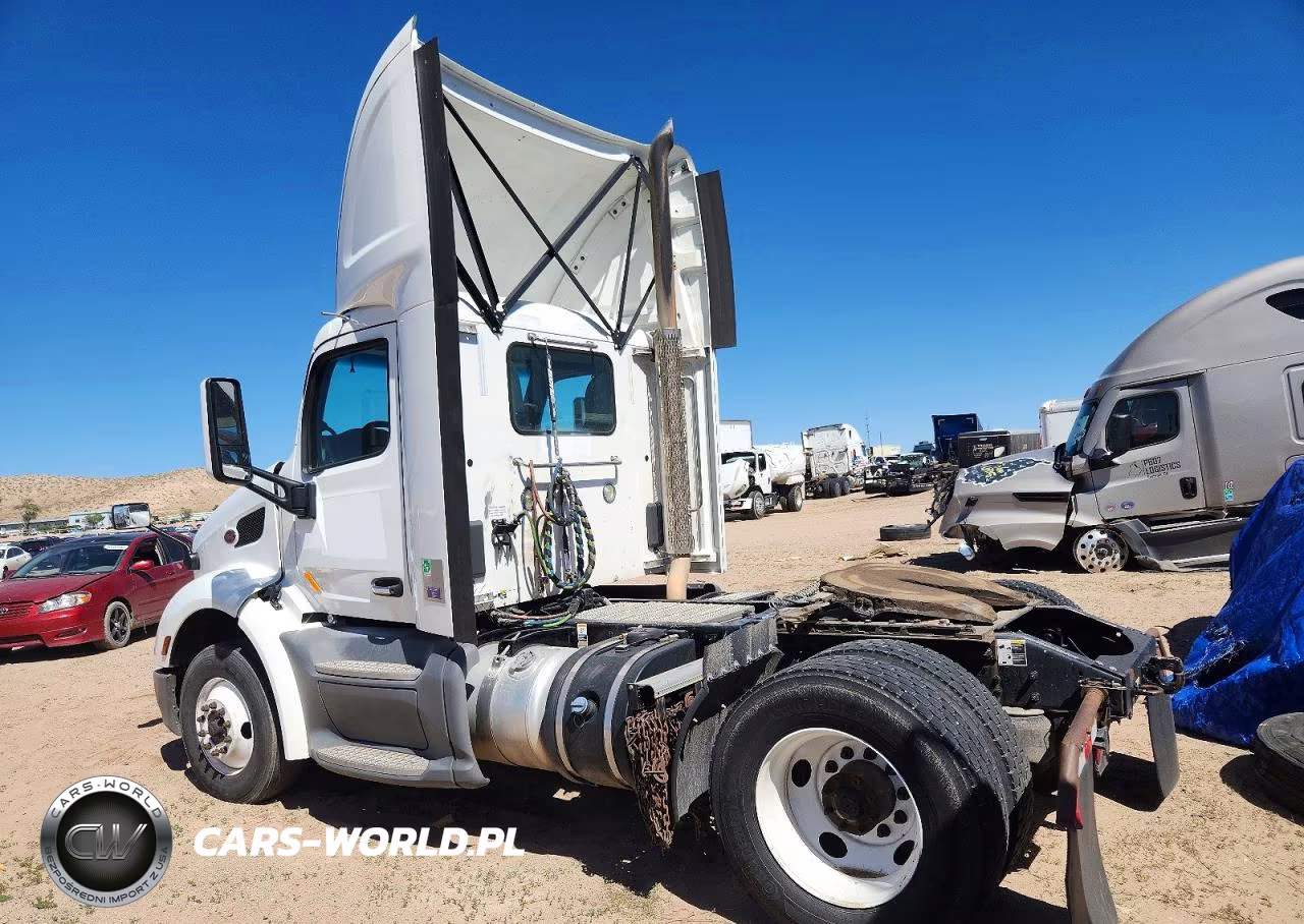2018 Peterbilt 579 Semi Truck VIN:1XPBA48X5JD477935 - 3