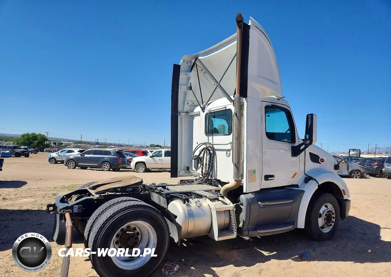 2018 Peterbilt 579 Semi Truck VIN:1XPBA48X5JD477935 - 4