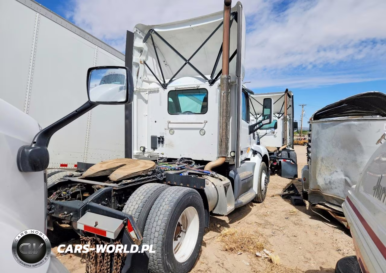 2018 Peterbilt 579 Semi Truck VIN:1XPBA48X2JD477990 - 4