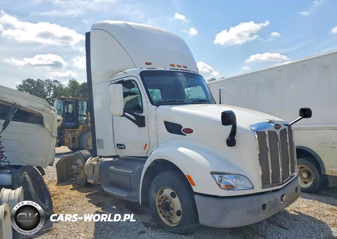 2017 Peterbilt 579 Semi Truck