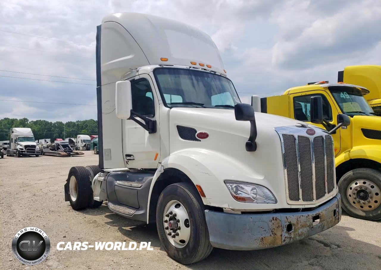 2017 Peterbilt 579 Semi Truck