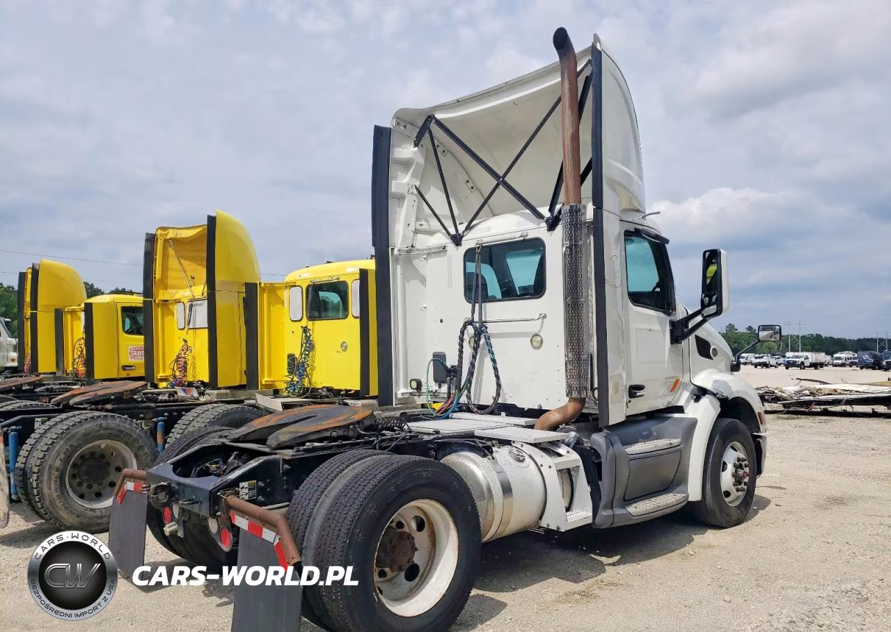 2017 Peterbilt 579 Semi Truck VIN:1XPBA48X0HD428992 - 4