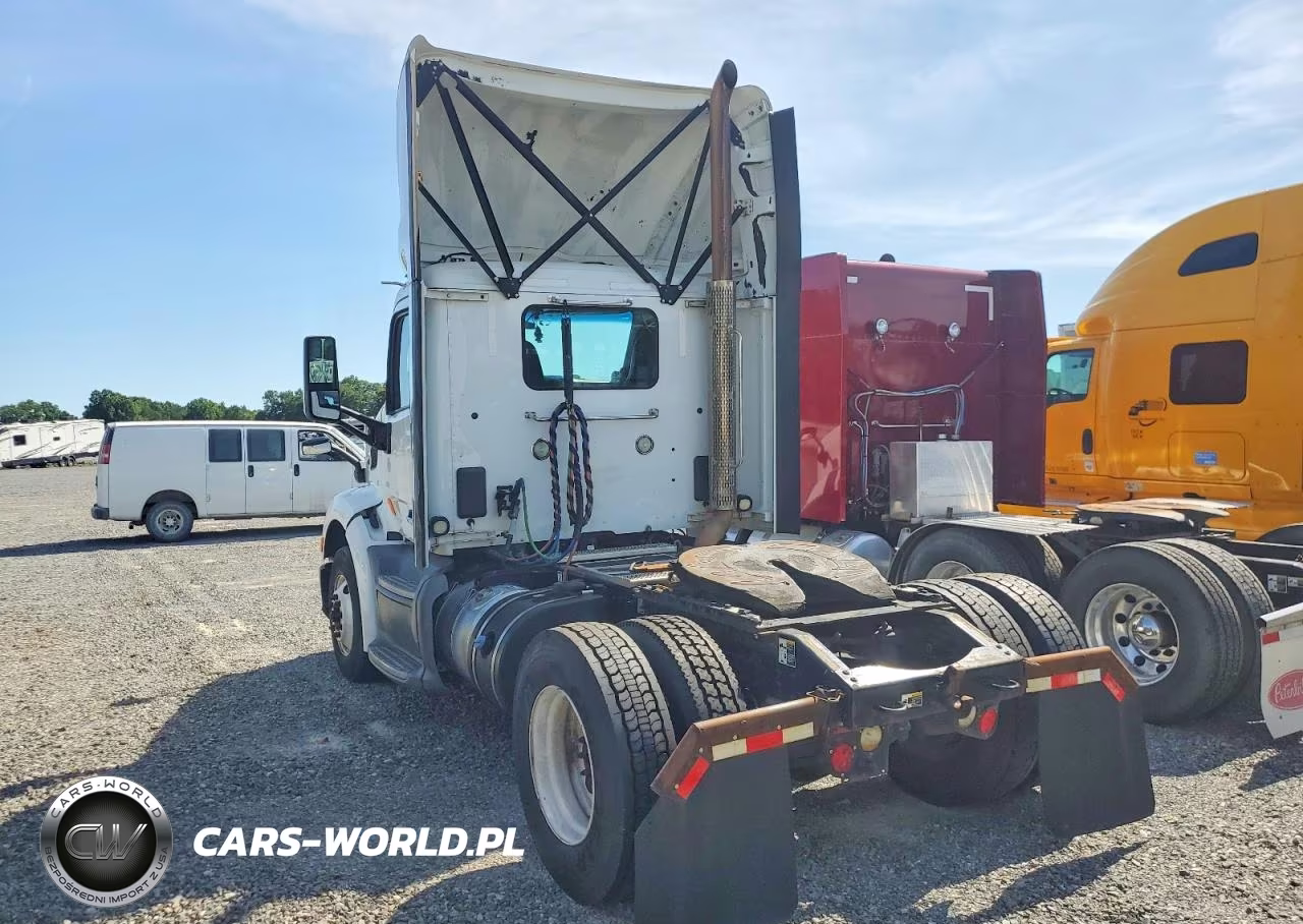 2017 Peterbilt 579 Semi Truck VIN:1XPBA48X3HD428811 - 3