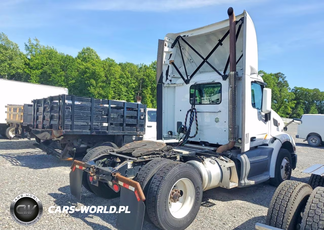2017 Peterbilt 579 Semi Truck VIN:1XPBA48X3HD428811 - 4