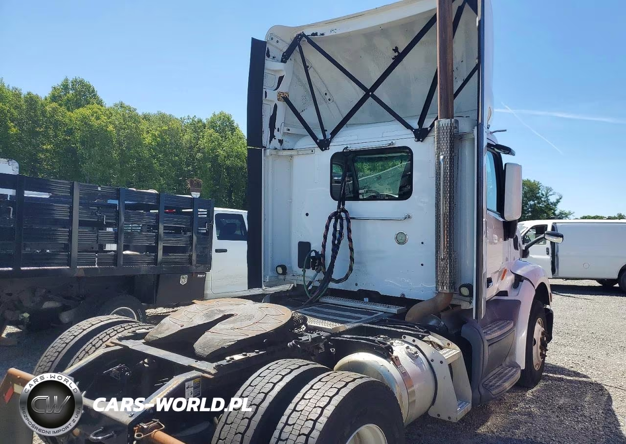 2017 Peterbilt 579 Semi Truck VIN:1XPBA48X3HD428811 - 6
