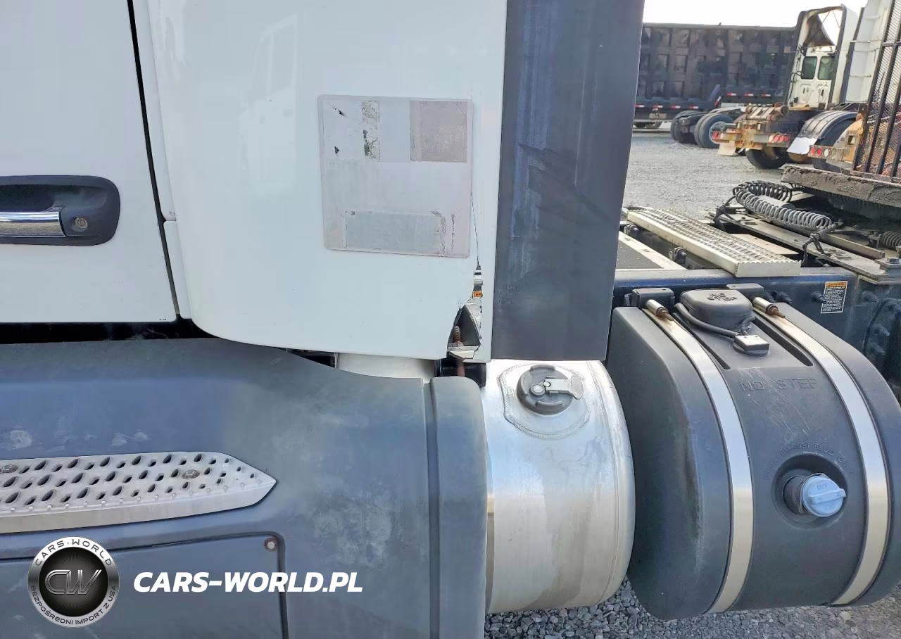 2017 Peterbilt 579 Semi Truck VIN:1XPBA48X3HD428811 - 9