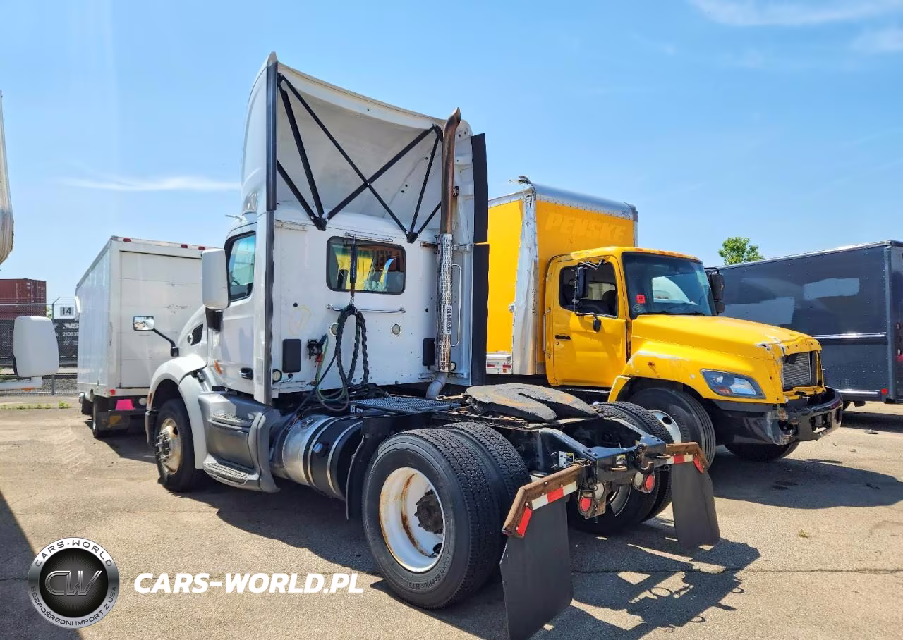 2018 Peterbilt 579 Semi Truck VIN:1XPBA48X6JD477488 - 3