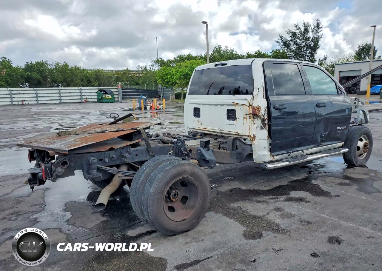 2018 Ram 3500 St VIN:3C63RRGL8JG361326 - 3