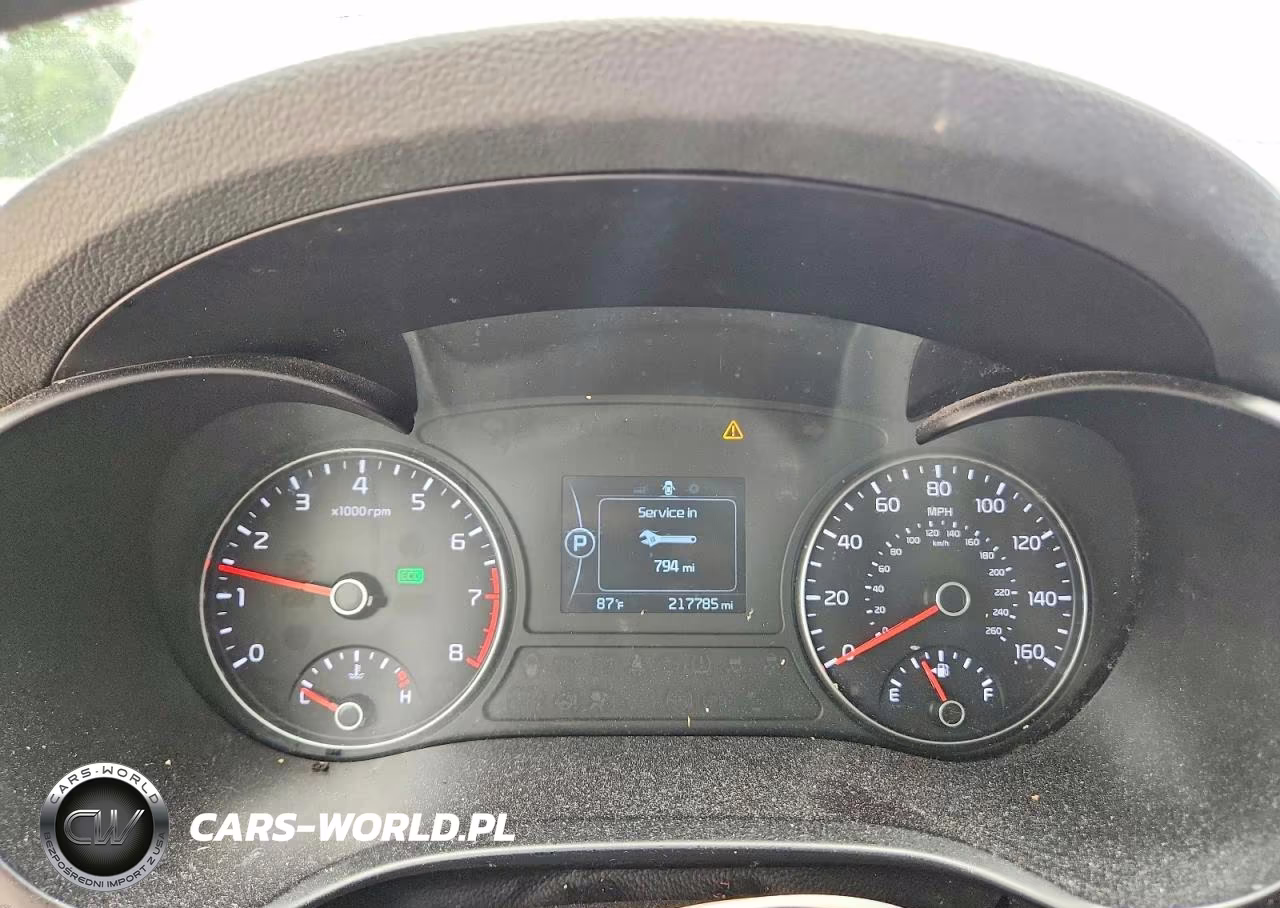 2017 Kia Optima Lx VIN:5XXGT4L32HG121870 - 9
