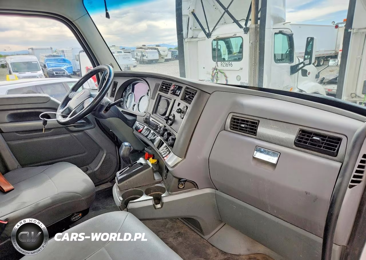 2016 Kenworth T680 Semi Truck VIN:1XKYA48X2GJ124871 - 5