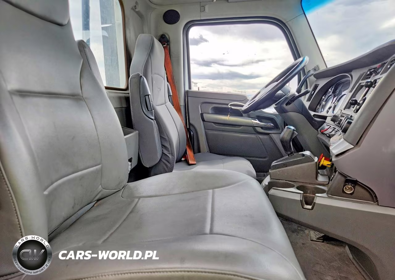 2016 Kenworth T680 Semi Truck VIN:1XKYA48X2GJ124871 - 6
