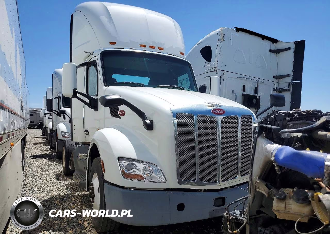 2017 Peterbilt 579 Semi Truck