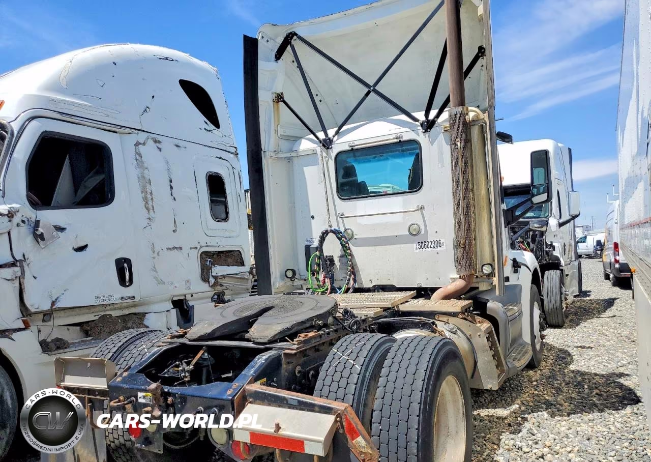 2017 Peterbilt 579 Semi Truck VIN:1XPBA48X7HD428486 - 4
