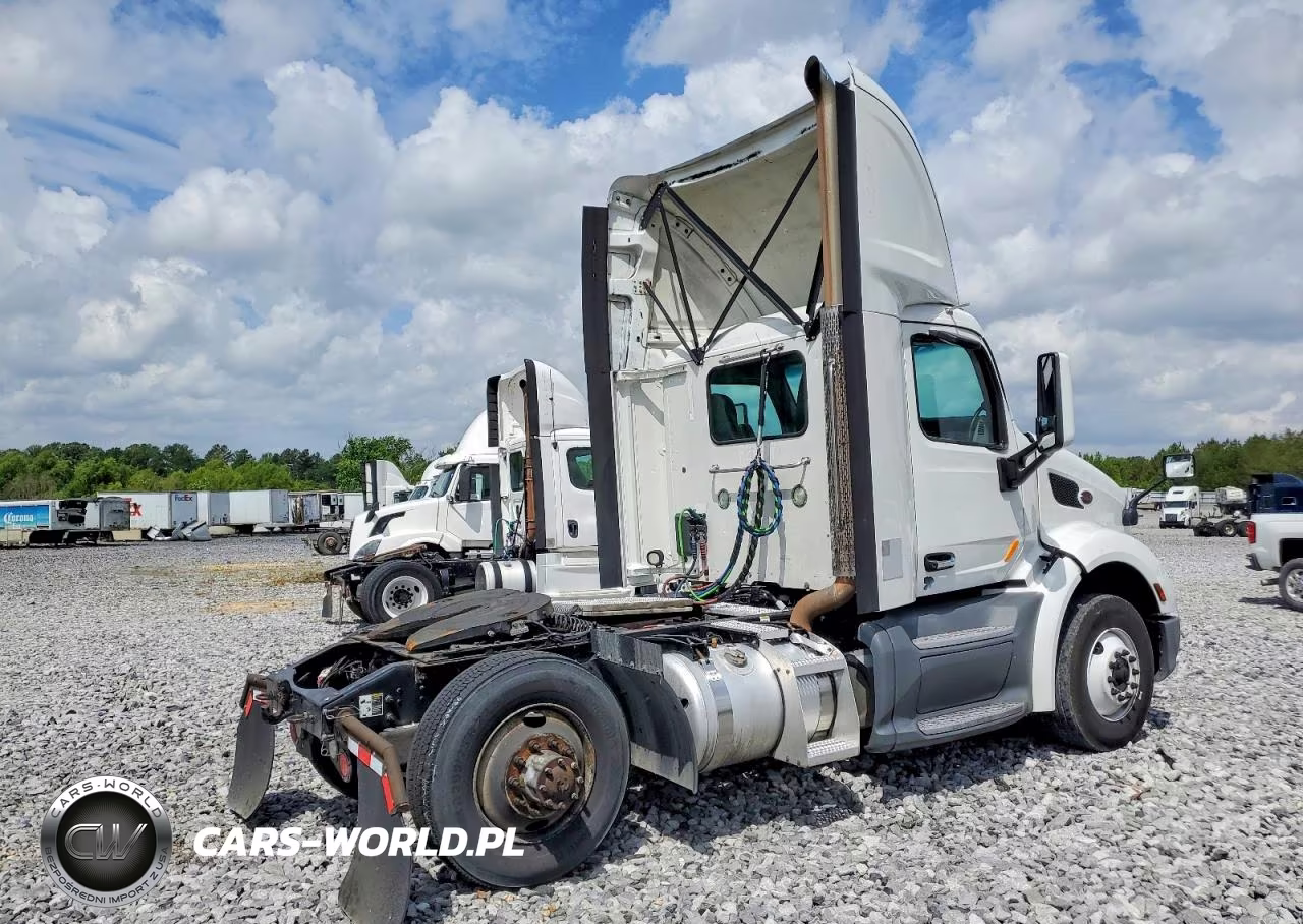 2018 Peterbilt 579 Semi Truck VIN:1XPBA48X4JD478378 - 4