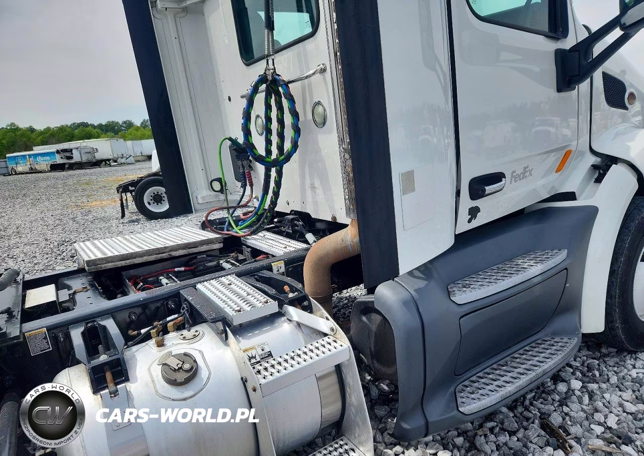2018 Peterbilt 579 Semi Truck VIN:1XPBA48X4JD478378 - 6
