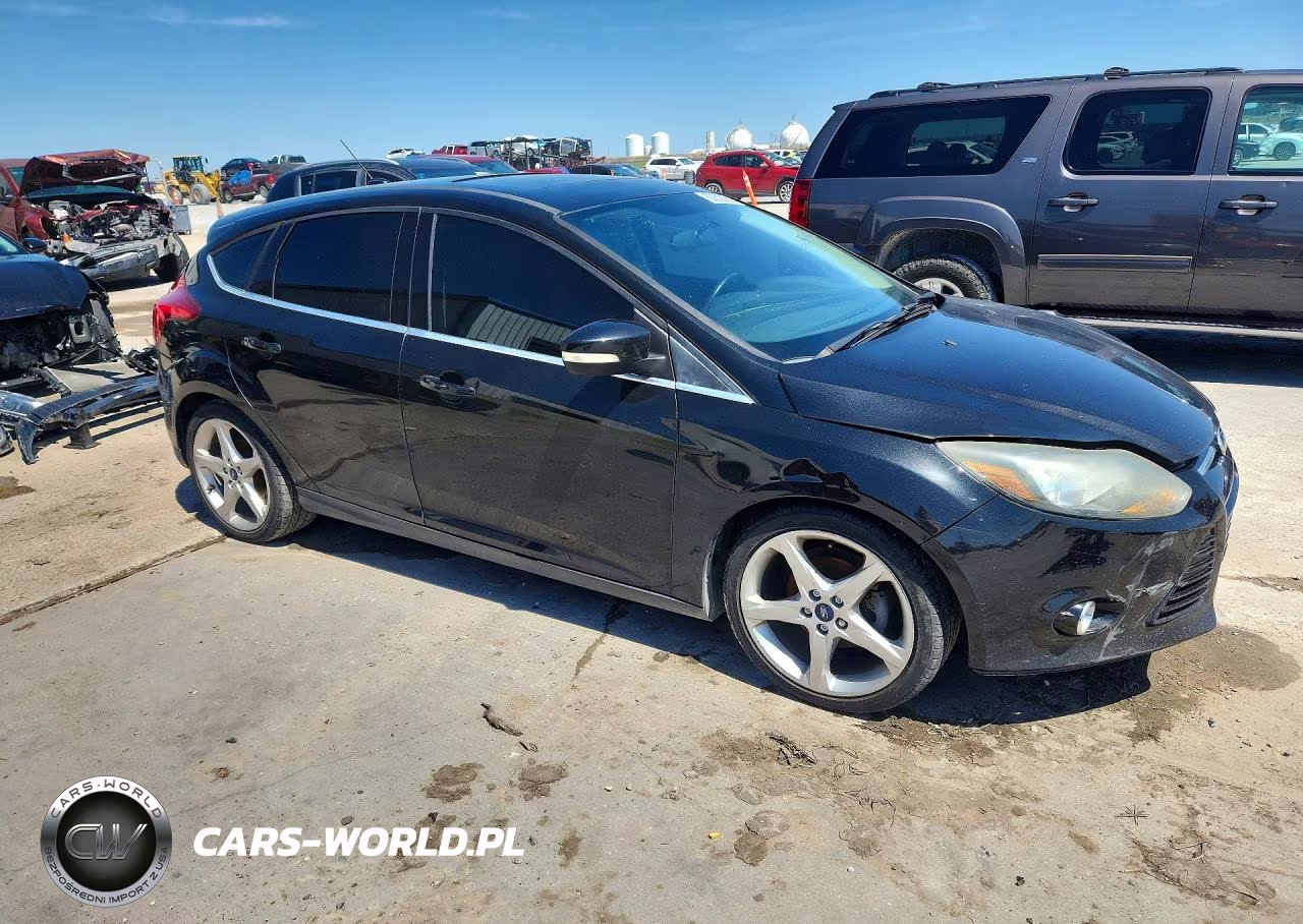 2013 Ford Focus Titanium VIN:1FADP3N27DL317597 - 4