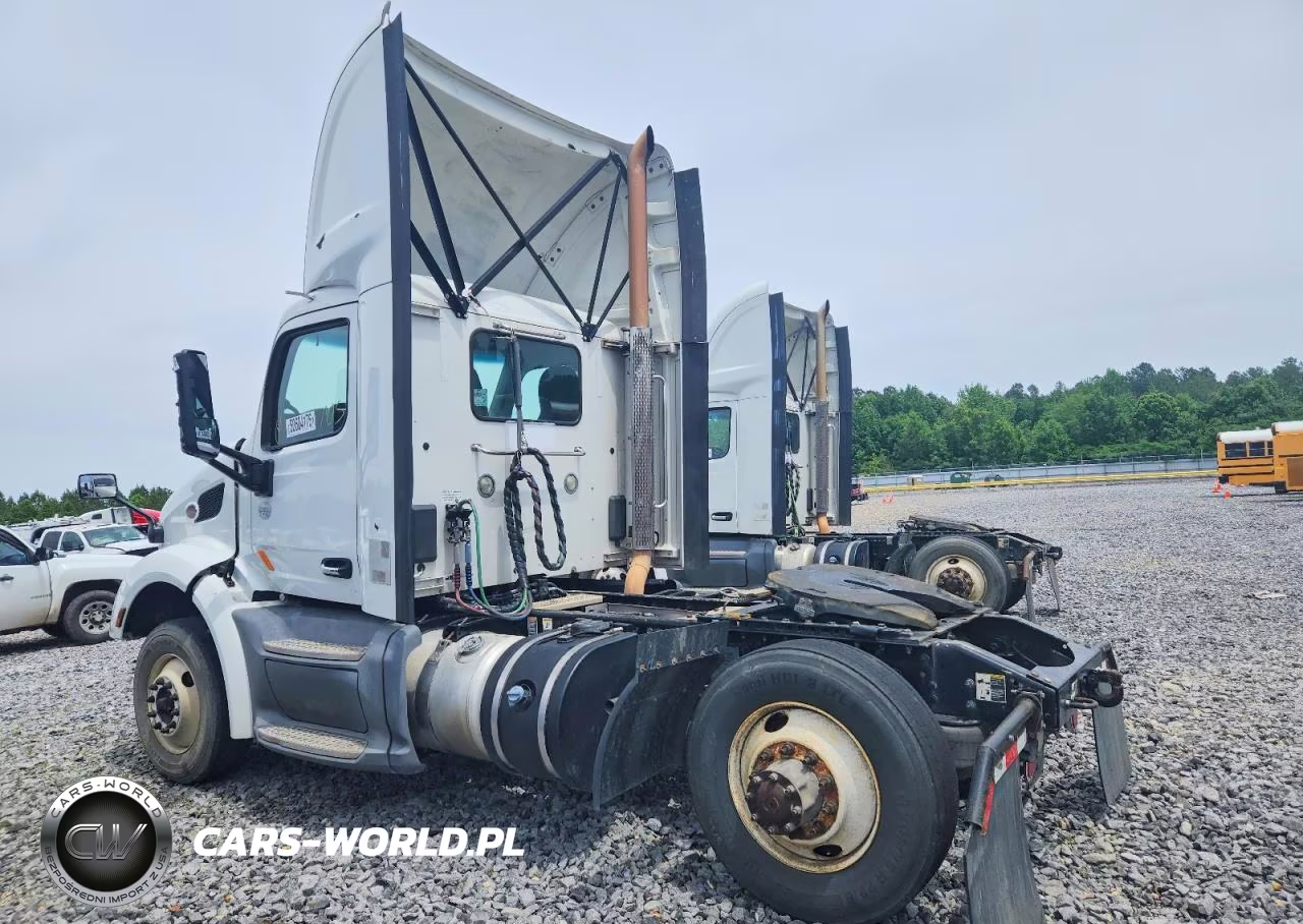 2018 Peterbilt 579 Semi Truck VIN:1XPBA48X0JD477356 - 3
